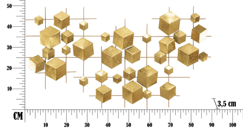 Décoration murale géométrique avec cubes en métal doré