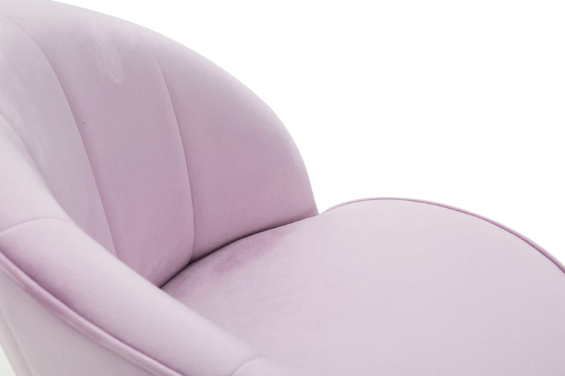 Chaise en velours rose avec pieds en bois noir et détails dorés