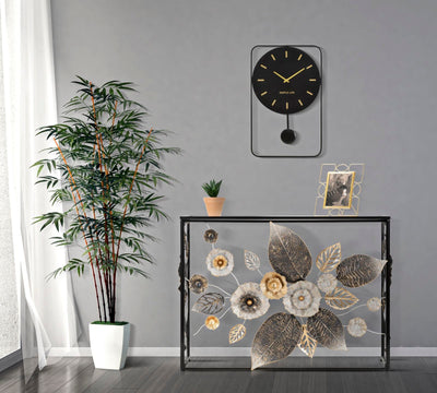 Table console en métal noir et verre avec décor de feuilles et de fleurs