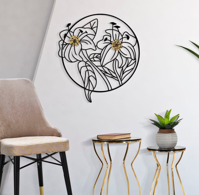 Décoration murale avec fleurs en métal dans un cadre rond