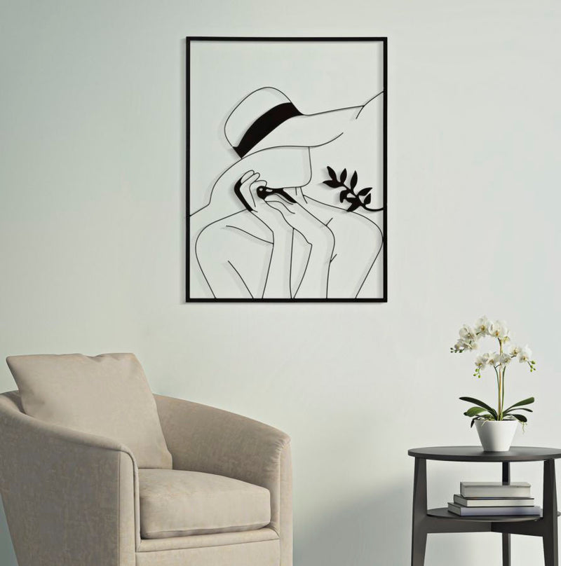 Femme avec chapeau - décoration murale moderne en métal noir