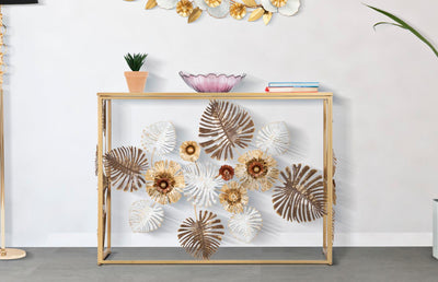 Table console en métal doré et verre avec décor de feuilles et de fleurs