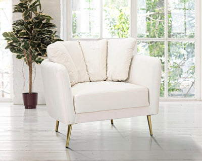 Fauteuil beige rembourré avec pieds en métal doré