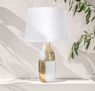 Lampe à poser géométrique en céramique blanche et dorée