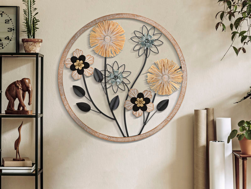 Décoration murale en métal et bois avec fleurs dans un cadre rond