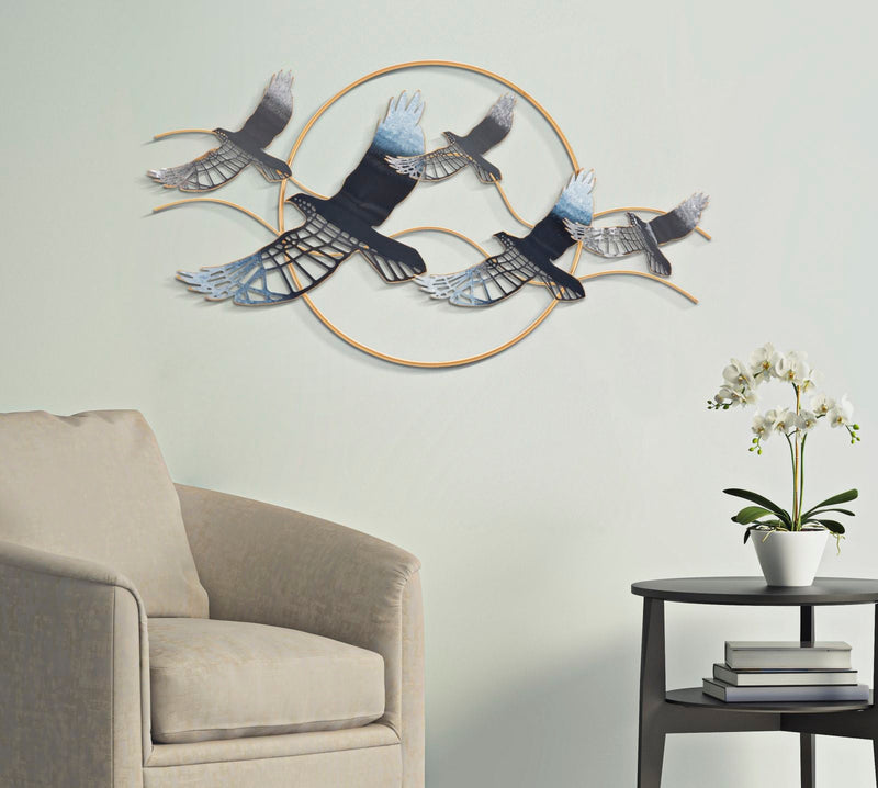 Décor mural en métal avec cadre rond et oiseaux volants