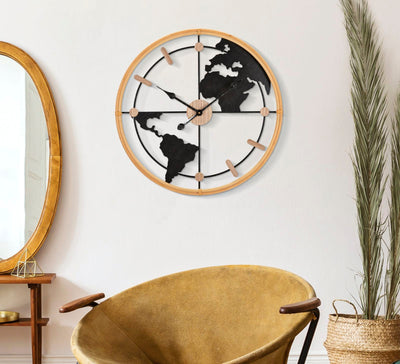 Horloge murale en métal et bois avec carte du monde