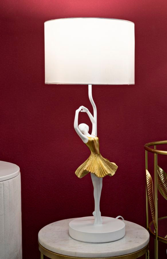 Lampe de table sculpturale dorée avec abat-jour en tissu – Style contemporain