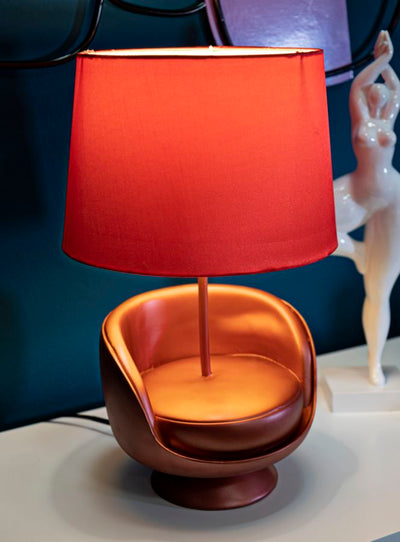 Lampe de table rouge de style milieu du siècle avec abat-jour en tissu – touche rétro