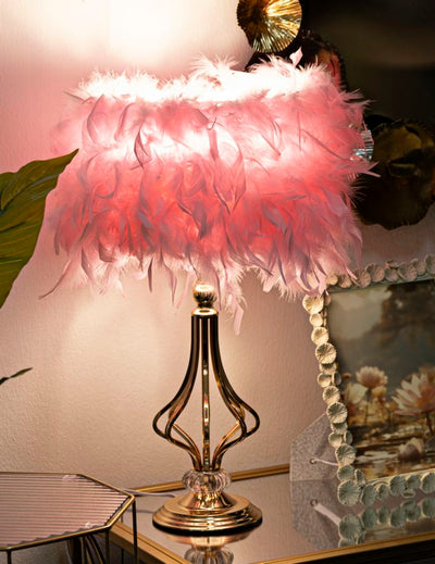 Lampe de table en plumes roses avec pied décoratif – Tarty Collection