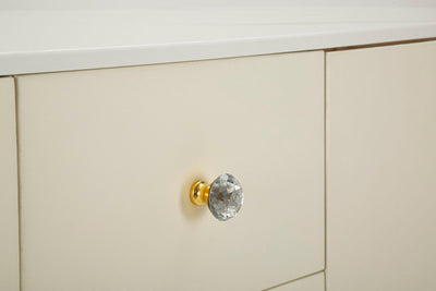 Armoire en bois blanc avec base dorée – Meuble de rangement Sharon