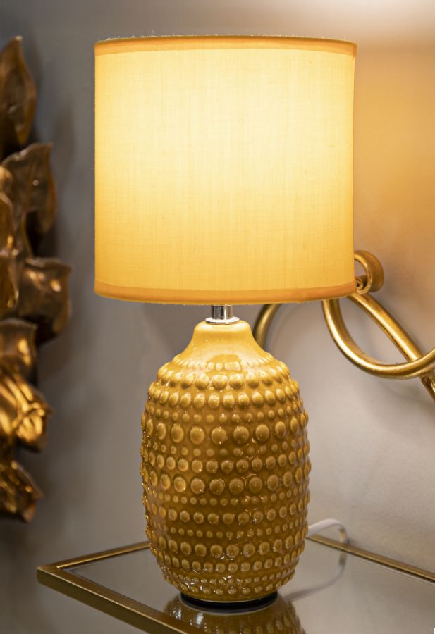 Lampe de chevet en céramique moutarde avec abat-jour en tissu – Points Collection
