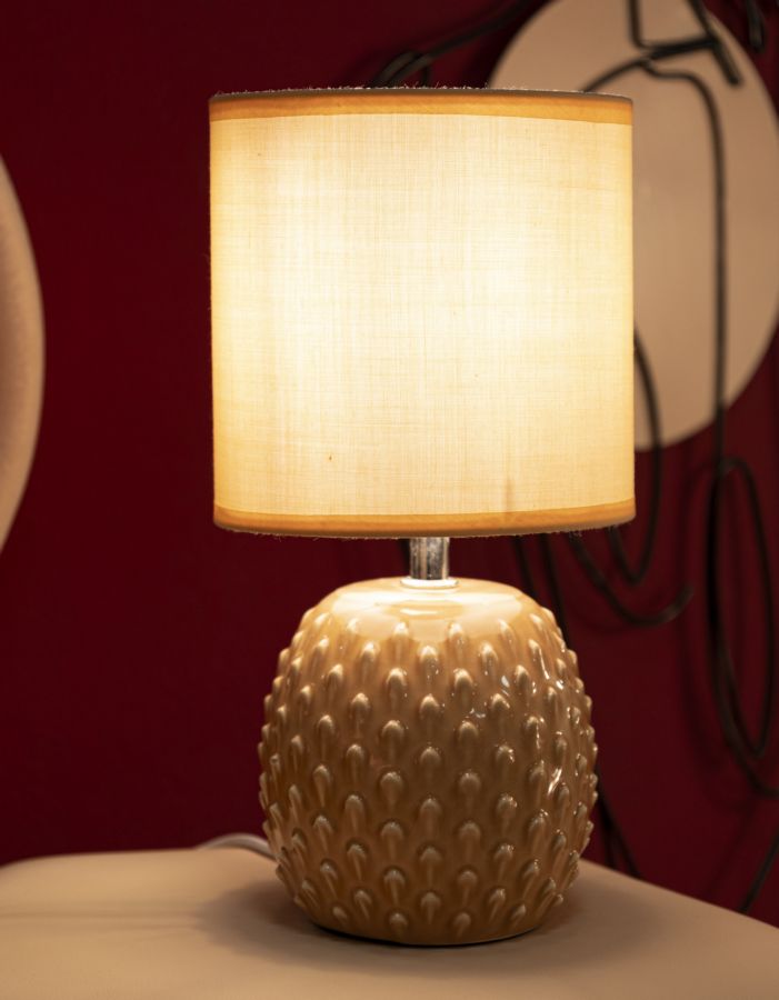 Lampe de chevet en céramique couleur pêche avec abat-jour en tissu – Pontus Contemporary