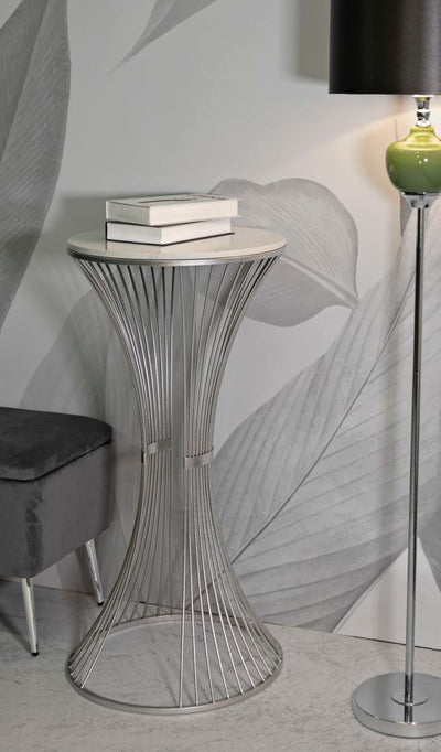 Table d'appoint ronde en marbre artificiel avec base en métal – Funnel Accent Design