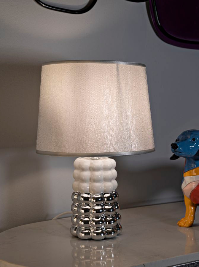 Lampe de table en céramique blanche avec abat-jour en tissu – Lace Contemporary