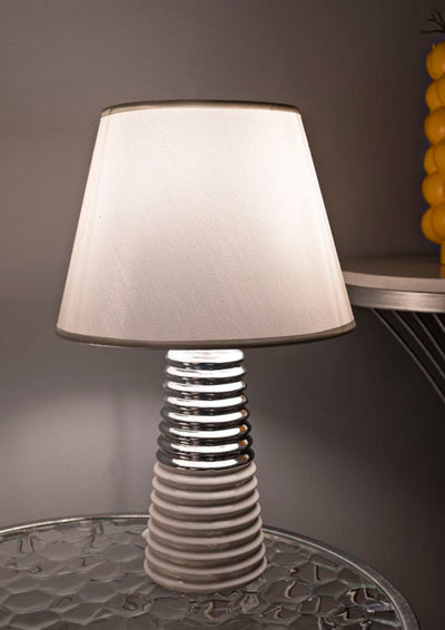 Lampe de table blanche et argentée avec abat-jour en tissu – Candela Modern Design