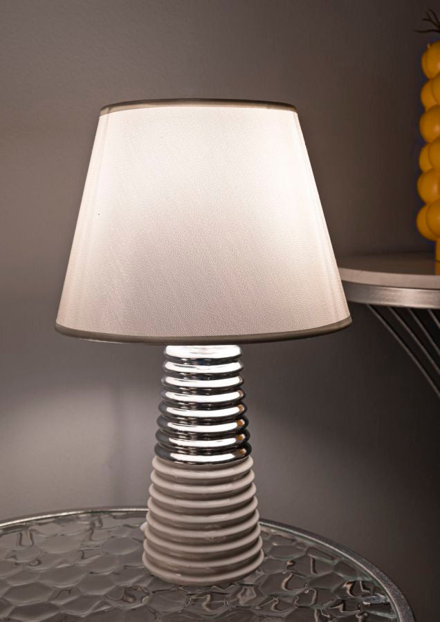 Lampe de table blanche et argentée avec abat-jour en tissu – Candela Modern Design