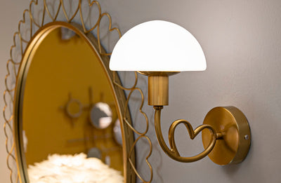 Applique murale dorée et blanche avec abat-jour en forme de dôme – Lovy Contemporary