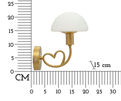 Applique murale dorée et blanche avec abat-jour en forme de dôme – Lovy Contemporary