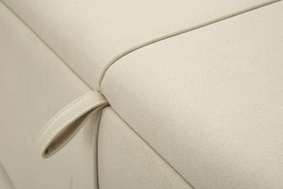 Banc de rangement rembourré beige – Siège moderne pour salle de bain