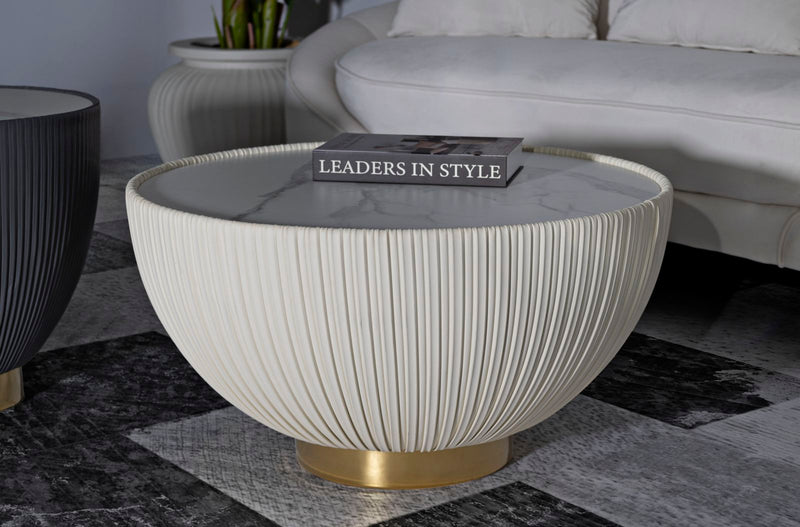 Table basse ronde beige avec base dorée – Design moderne Elge