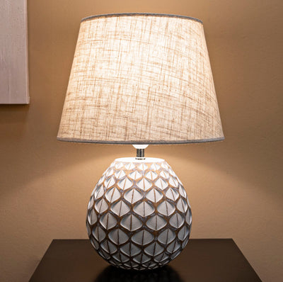 Lampe de table en résine blanche avec abat-jour en tissu – Tibet Modern Design