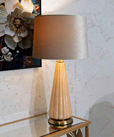 Lampe de table dorée et beige avec abat-jour en tissu – Perly Contemporary