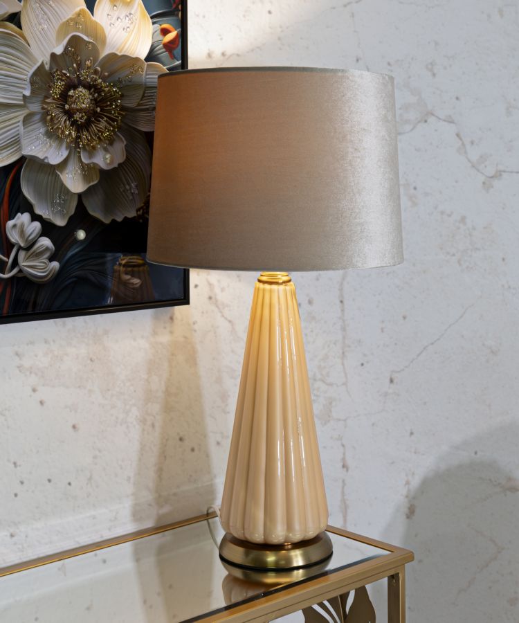 Lampe de table dorée et beige avec abat-jour en tissu – Perly Contemporary