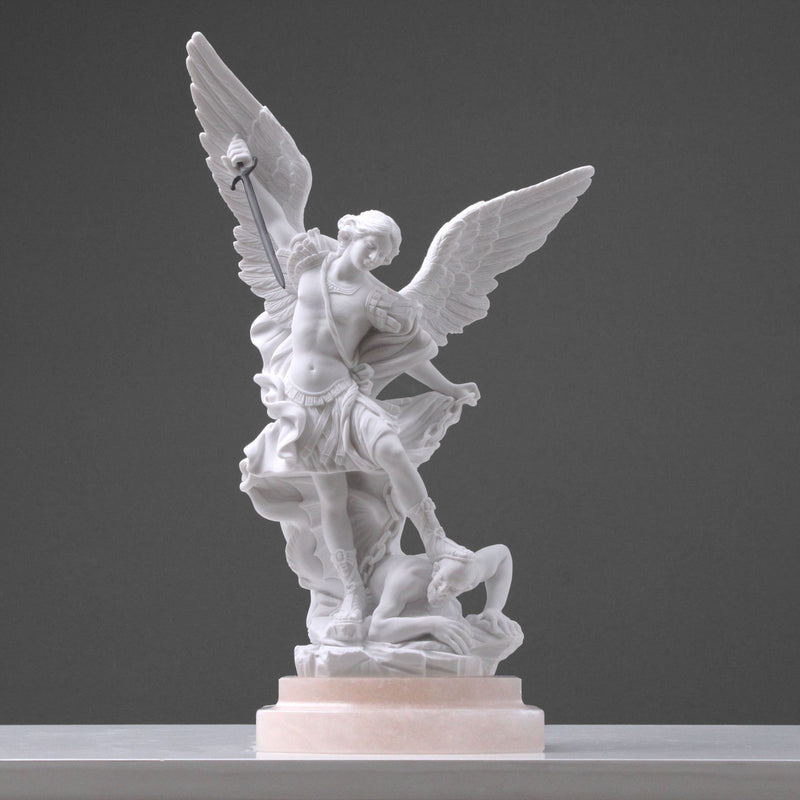 Statue de Saint Michael l&