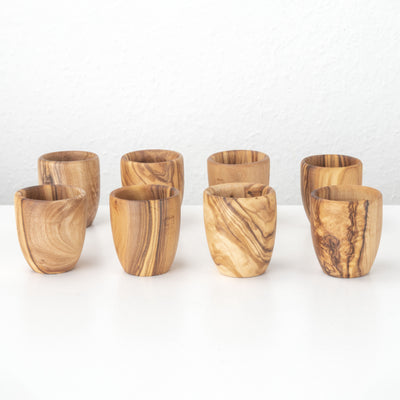 Set de Verres à Schnaps en Bois d’Olivier Fait Main (8 Pièces)