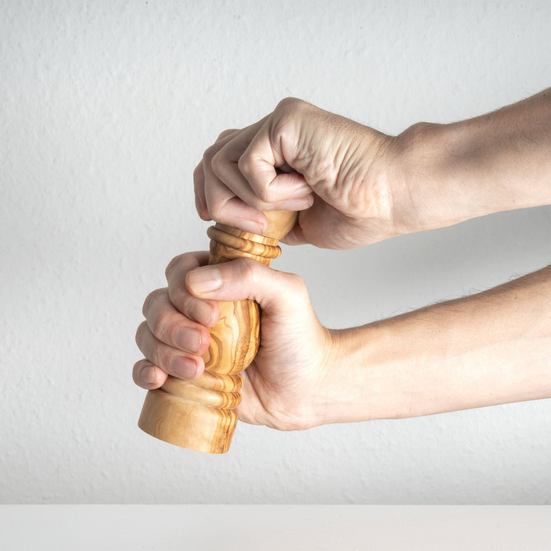 Moulin Traditionnel en Bois d’Olivier Fait Main