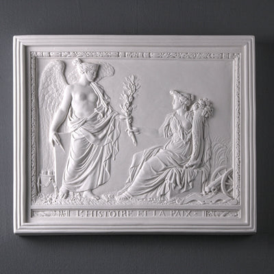 Bas-relief de la déesse de la victoire apportant la paix