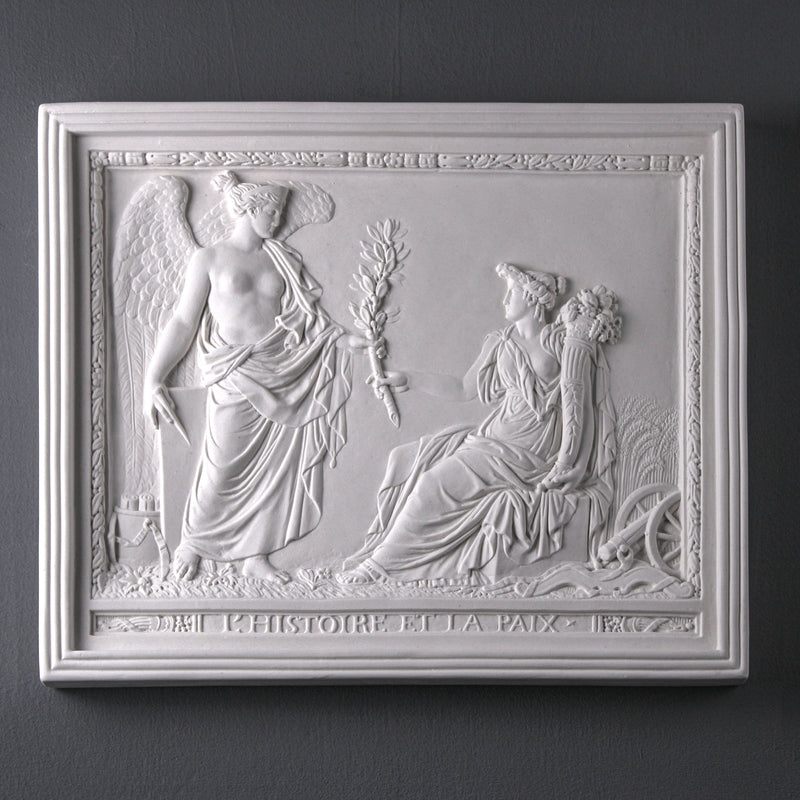 Bas-relief de la déesse de la victoire apportant la paix