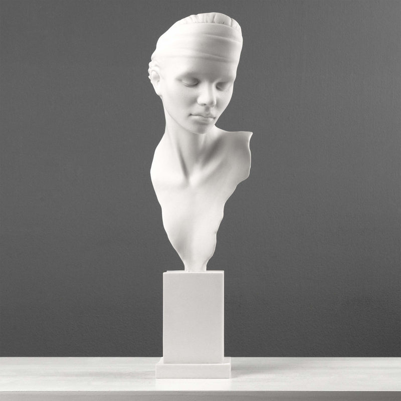 Sculpture buste Serenity – Représentation moderne d’une jeune femme