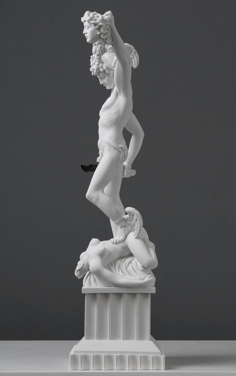 Statue Persée avec la tête de Méduse - sculpture en marbre