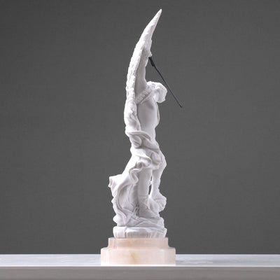 Statue de Saint Michael l'Archange - sculpture en marbre