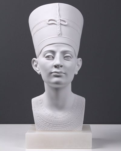 Buste de la reine Nefertiti - sculpture en marbre