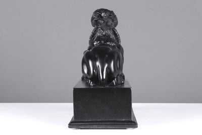 Statue de sphinx noir sur un piédestal (petite taille) - sculpture en marbre