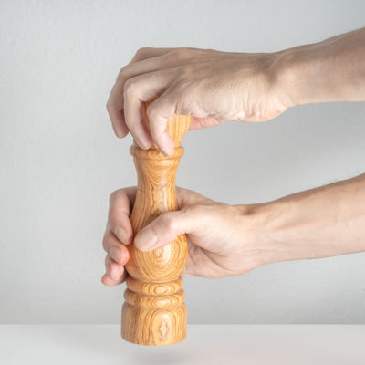 Moulin Traditionnel en Bois d’Olivier Fait Main