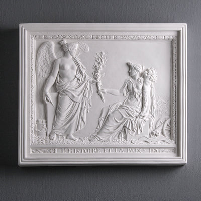 Bas-relief de la déesse de la victoire apportant la paix