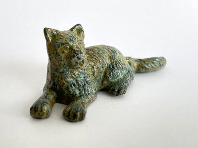 Statue Chaton couché - bronze vert