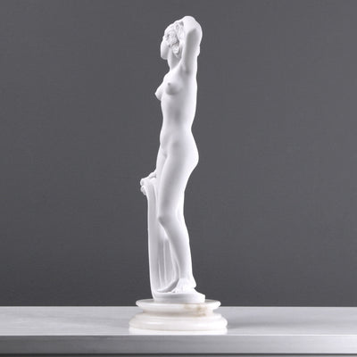 Statue de dame nue posant - sculpture en marbre