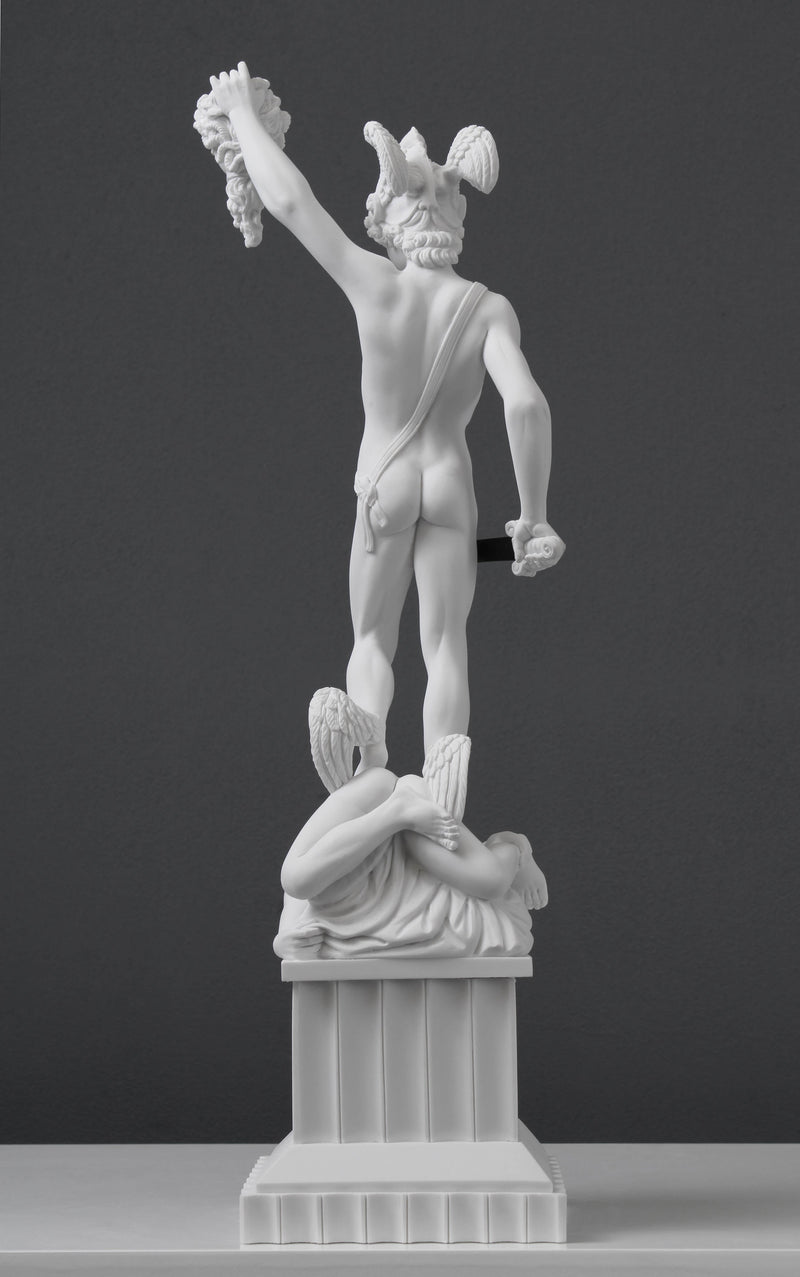 Statue Persée avec la tête de Méduse - sculpture en marbre