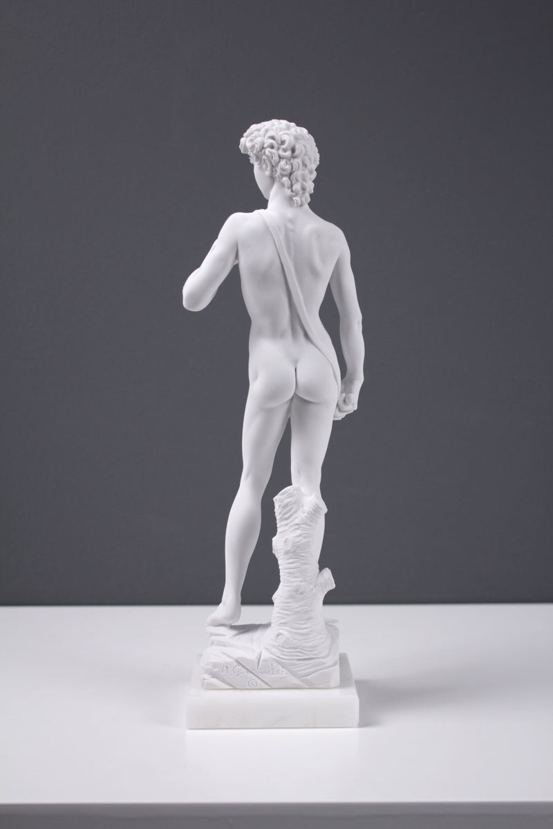 Statue David par Michel-Ange - sculpture en marbre