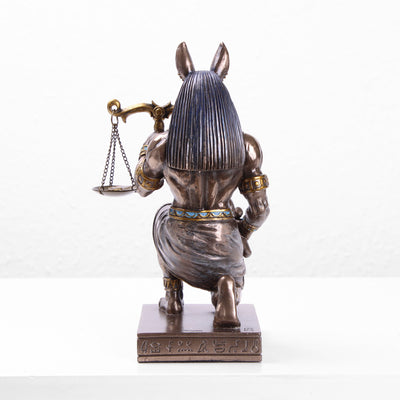 Anubis à genoux avec la balance de la justice (Sculpture en bronze moulé à froid)