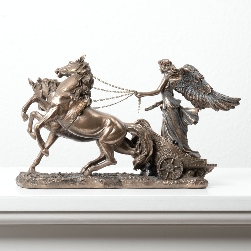 Statue Niké - Déesse de la Victoire sur un Char (Sculpture en bronze coulé à froid)