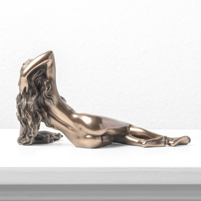 Femme Nue Allongée – Statue Érotique en Bronze à Froid