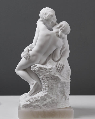 Le Baiser - Statue des deux amants de Rodin - sculpture en marbre