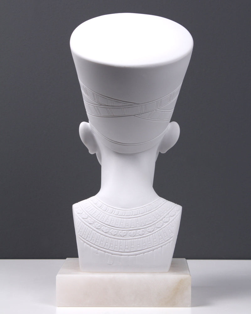 Buste de la reine Nefertiti - sculpture en marbre