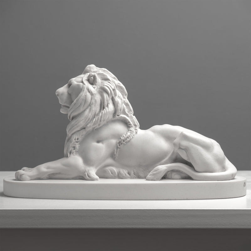 Lion de Trafalgar – Sculpture du lion de Landseer en blanc